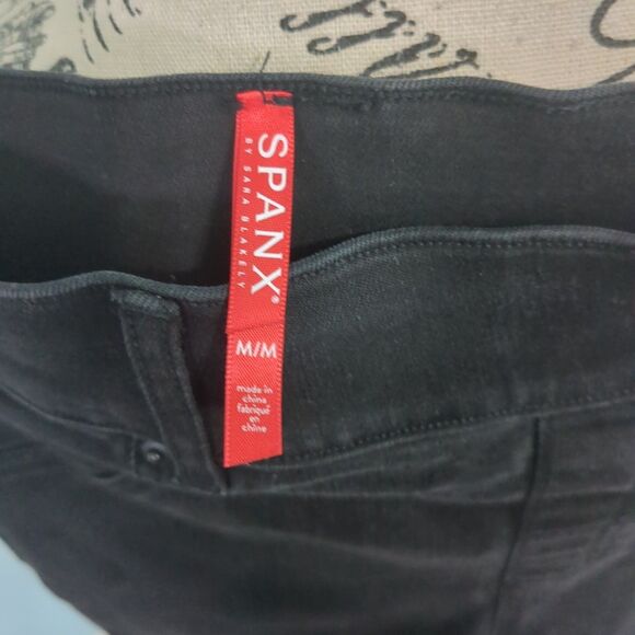 Spanx black distressed-wash frayed hem crop flare jeans medium - Picture 5 of 5